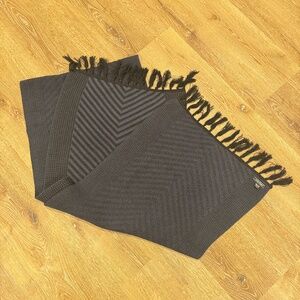 LUCKY BRAND SCRAF BLACK AND NAVY BLUE